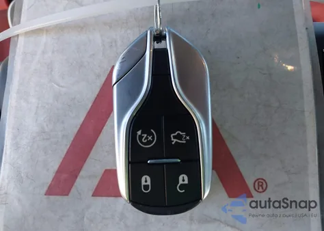 2018 Maserati Ghibli Granlusso z USA, uszkodzony, nr VIN ZAM57XSL1J1284764